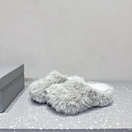 バレンシアガ スリッパ