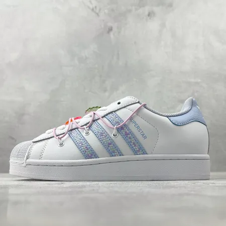 アディダス カジュアルシューズ