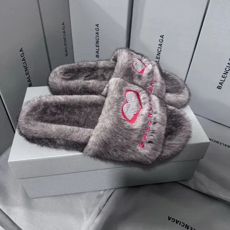 バレンシアガ スリッパ