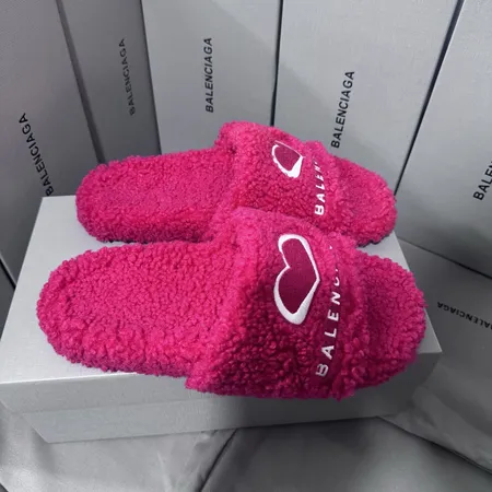 バレンシアガ スリッパ