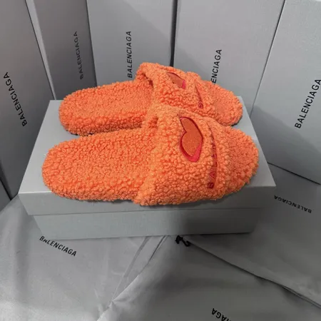 バレンシアガ スリッパ