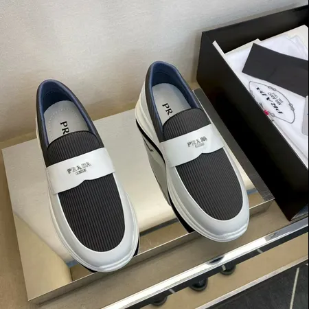 プラダ スニーカー