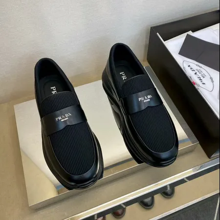 プラダ スニーカー