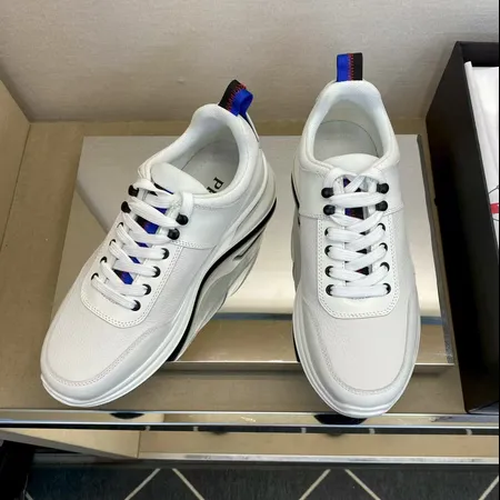 プラダ スニーカー