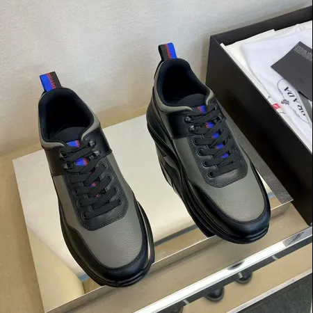 プラダ スニーカー