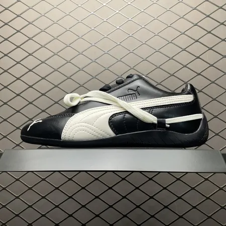 プーマ スニーカー