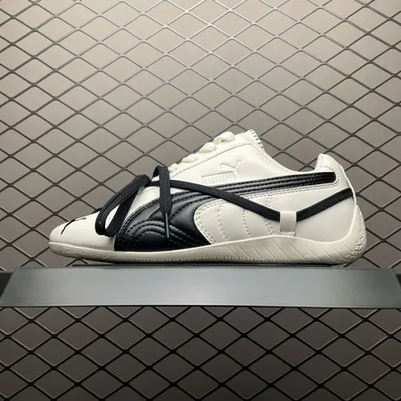 プーマ スニーカー