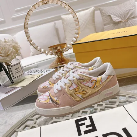 フェンディ カジュアルシューズ