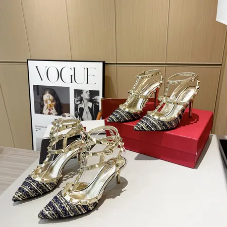 ヴァレンティノ サンダル