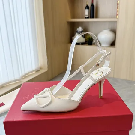 ヴァレンティノ サンダル