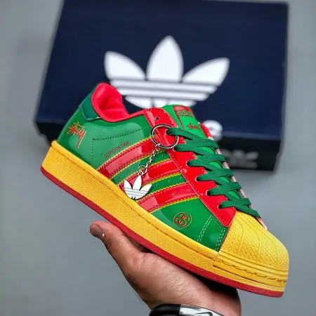 アディダス カジュアルシューズ