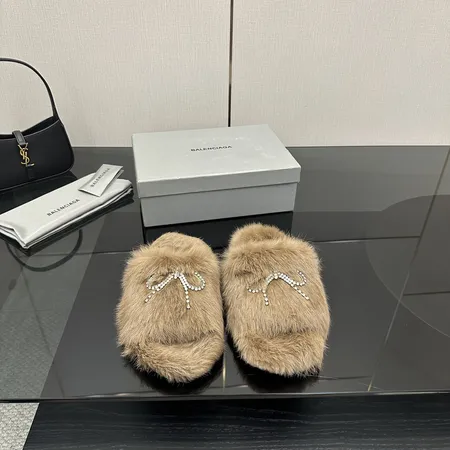 バレンシアガ スリッパ