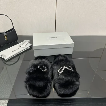 バレンシアガ スリッパ