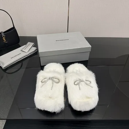 バレンシアガ スリッパ