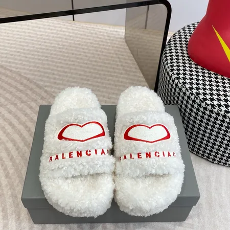 バレンシアガ スリッパ