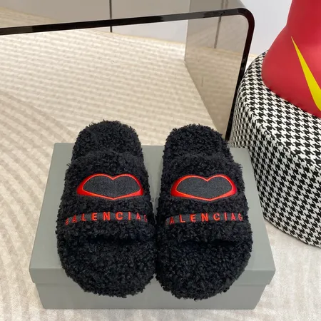 バレンシアガ スリッパ