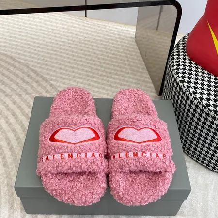バレンシアガ スリッパ