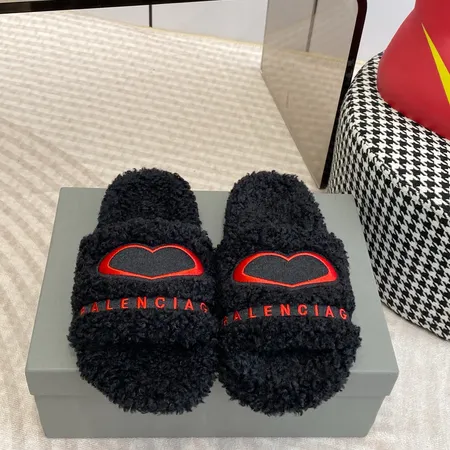 バレンシアガ スリッパ
