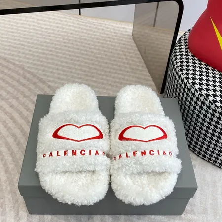 バレンシアガ スリッパ