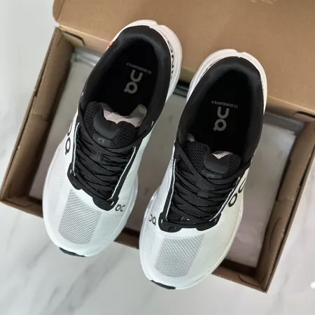 ロエベ スニーカー