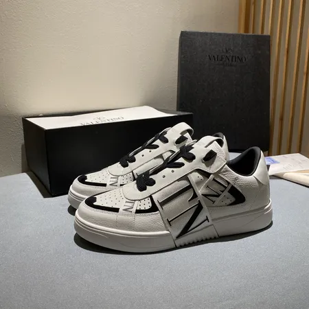 ヴァレンティノ カジュアルシューズ