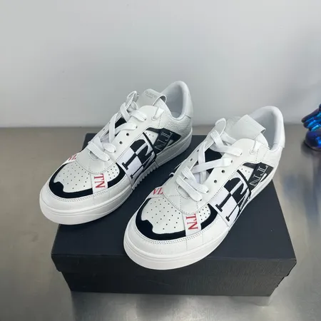 ヴァレンティノ カジュアルシューズ