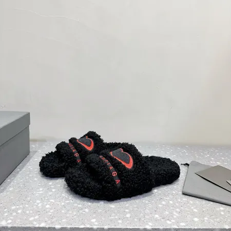 バレンシアガ スリッパ