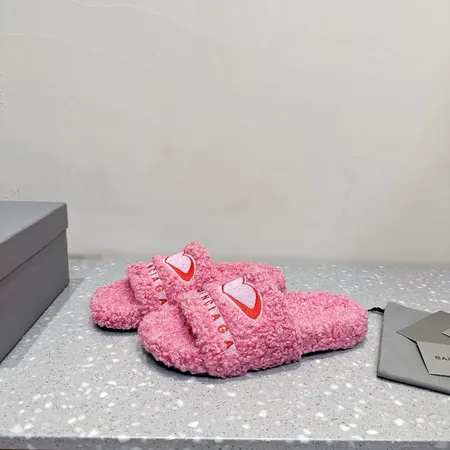 バレンシアガ スリッパ