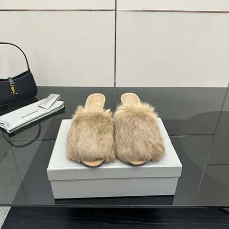 バレンシアガ スリッパ