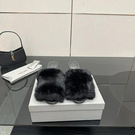 バレンシアガ スリッパ