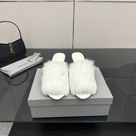 バレンシアガ スリッパ