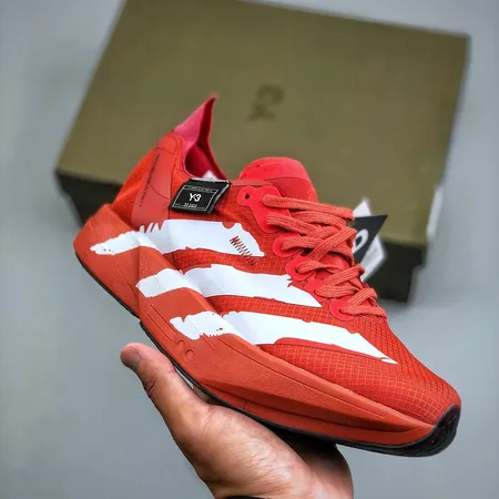 アディダス スニーカー