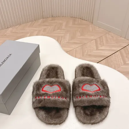 バレンシアガ スリッパ