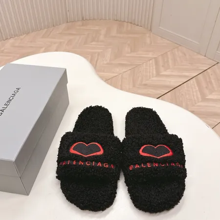 バレンシアガ スリッパ