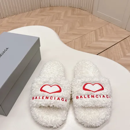 バレンシアガ スリッパ