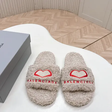バレンシアガ スリッパ