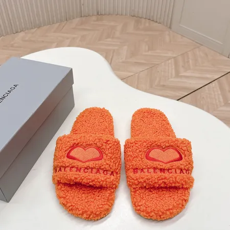 バレンシアガ スリッパ