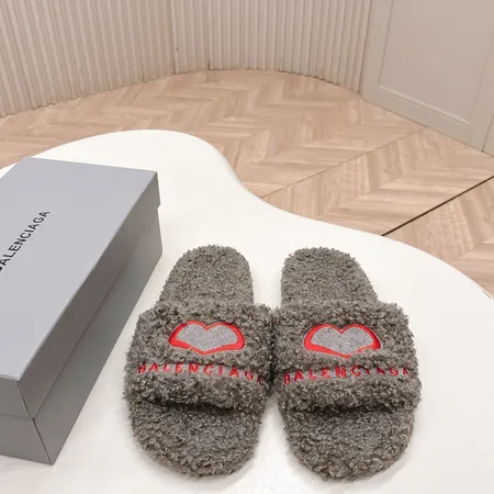 バレンシアガ スリッパ