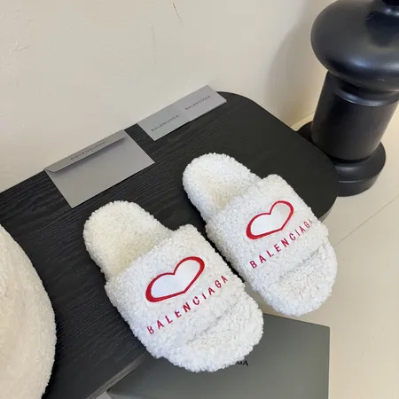 バレンシアガ スリッパ