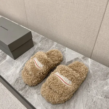 バレンシアガ スリッパ