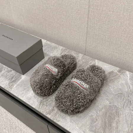 バレンシアガ スリッパ