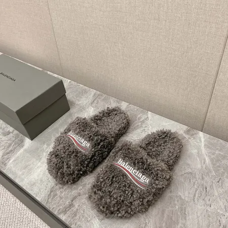 バレンシアガ スリッパ