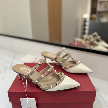 ヴァレンティノ サンダル