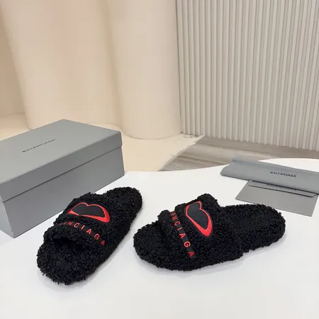 バレンシアガ スリッパ