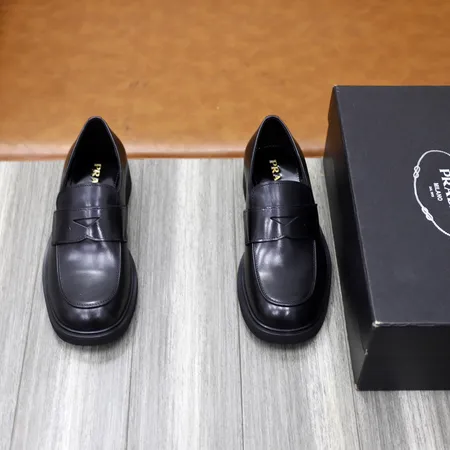 プラダ ビジネスシューズ