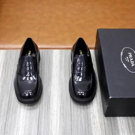 プラダ ビジネスシューズ