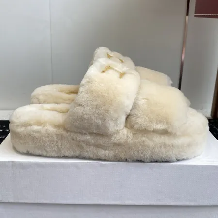 セリーヌ スリッパ