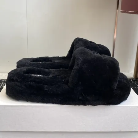 セリーヌ スリッパ