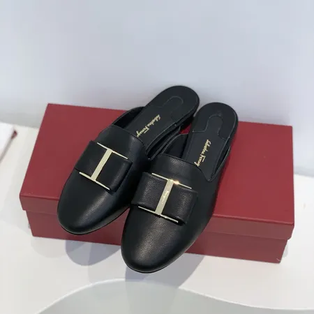 フェラガモ スリッパ