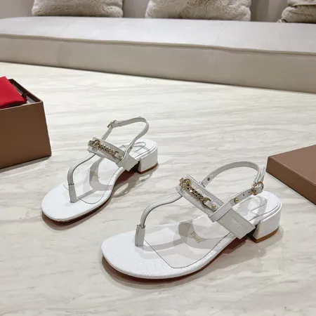 クリスチャン・ルブタン サンダル